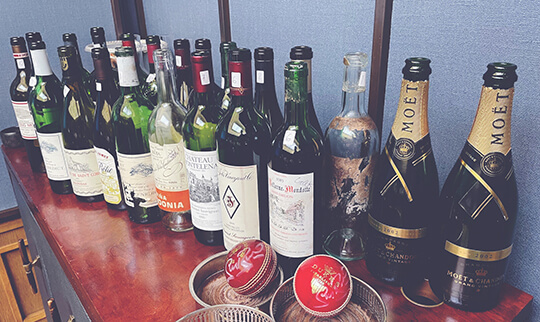 The competing wines and Captains prizes from one of the guests 540x322